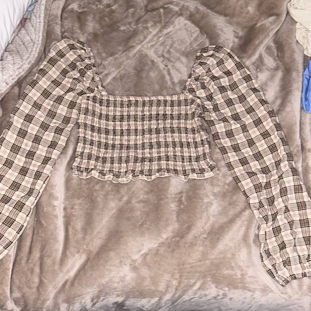 Women’s cropped long sleeve blouse